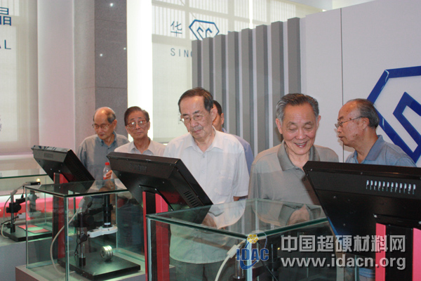 华晶公司迎来行业老专家参观访问