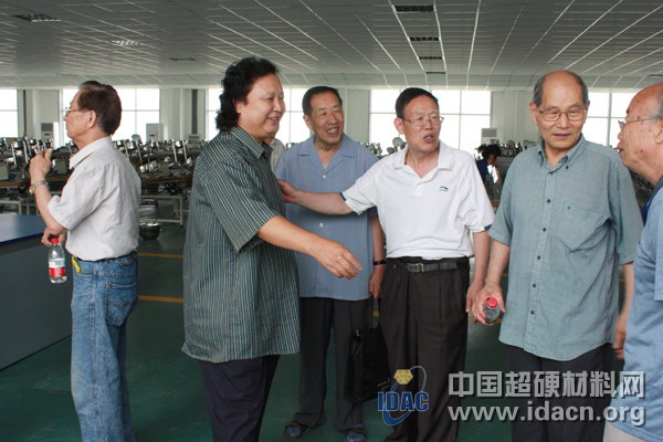 华晶公司迎来行业老专家参观访问