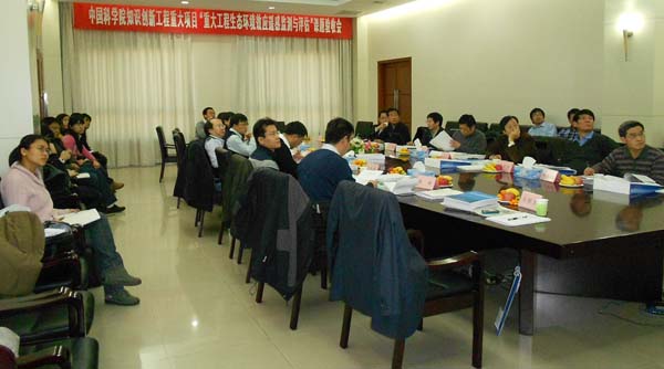 研究人员发现金刚石N-V空位色心构成的单电子自旋体系反常退相干现象