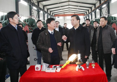 鸡西市委书记许兆君走进瑞诺恒石墨有限公司实地调研