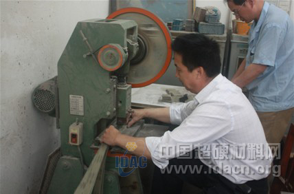 郑州三磨所科技工贸部推出砂布页轮开槽专用金刚石切割片