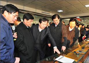 安阳市市长张笑东莅临惠丰金刚石参观考察
