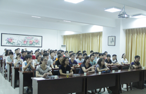 材料学院组织观看反法西斯战争胜利70周年阅兵仪式