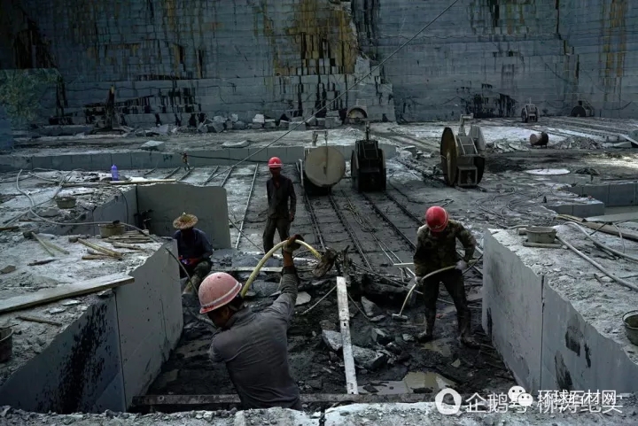 福建一矿山因污染严重，年底前将其彻底关闭，力争2年内复垦还绿