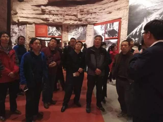 中南钻石举办贯彻党的十九大精神、弘扬人民兵工精神暨党性教育专题培训