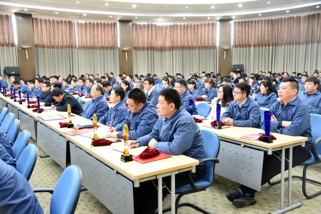 开启新征程 谱写新篇章   黄河实业隆重召开2017年度先进表彰暨2018年动员大会