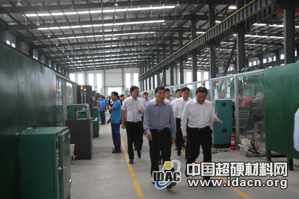 商丘市脱贫攻坚暨四项重点工作观摩点评组 莅临商丘华晶观摩指导