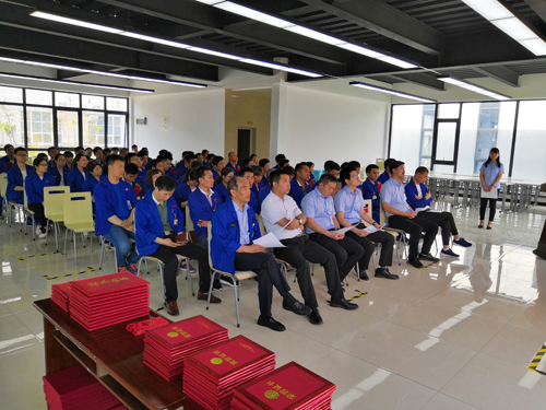 华晶公司2018年度安全知识竞赛暨劳动模范表彰大会顺利闭幕