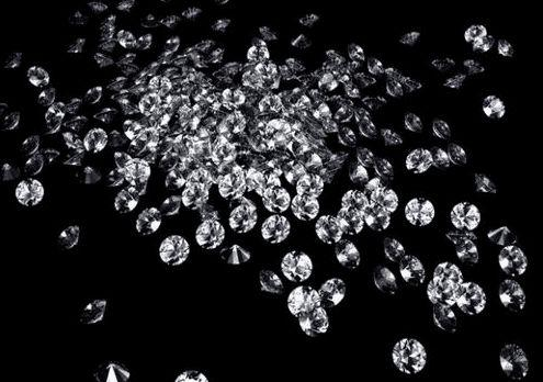 物理科学：嵌入等离子体波导中的纳米金刚石的片上激发！
