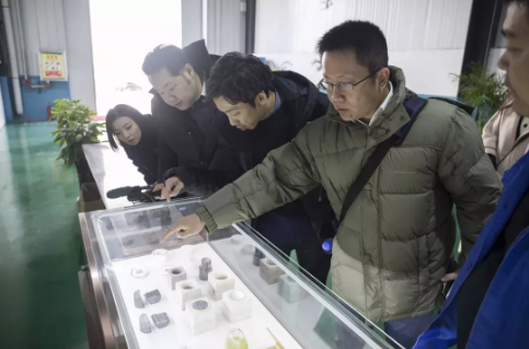 《世界趋势--培育钻石的崛起》全球首个培育钻石纪录片在华晶录制