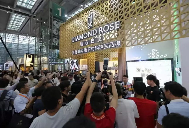 深圳珠宝展：培育钻石、天然钻石PK难分伯仲