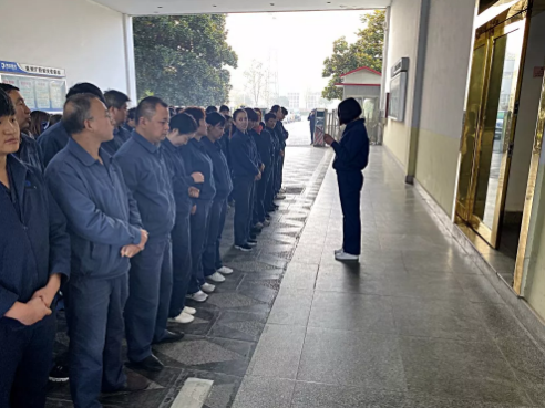 黄河旋风选型厂举行第三季度表彰大会