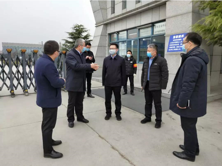 武陟县委副书记、县长申琳调研富耐克疫情防控和复产情况