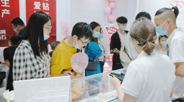 培育钻石亮相成都婚博会，让世界见证中国钻石的魅力