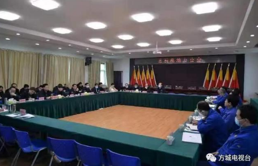 方城县：县长李霞到超硬材料产业园现场办公