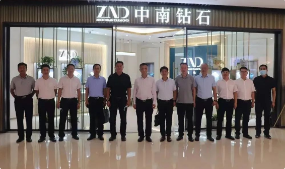 豫西集团董事长魏军到中南钻石郑州分公司饰品钻石体验店调研