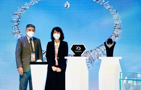 全球首发首秀！305颗培育钻石镶嵌成钻石项链，总重约300克拉