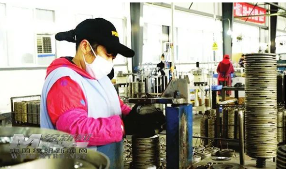 “小巨人”迸发大力量 绵阳中研磨具订单饱和生产忙