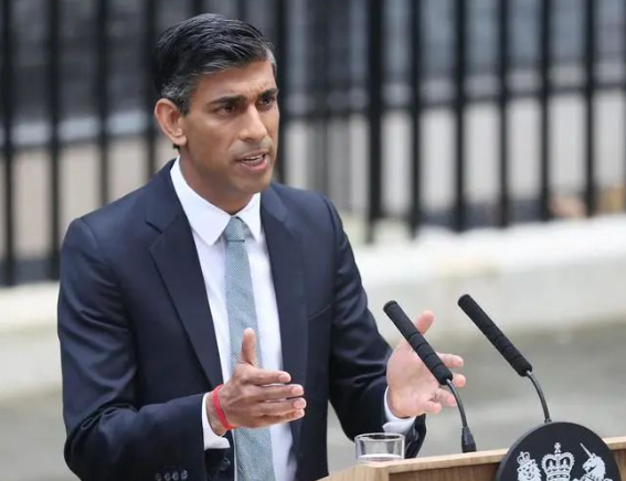 俄媒：英国首相宣布禁止从俄罗斯进口金刚石