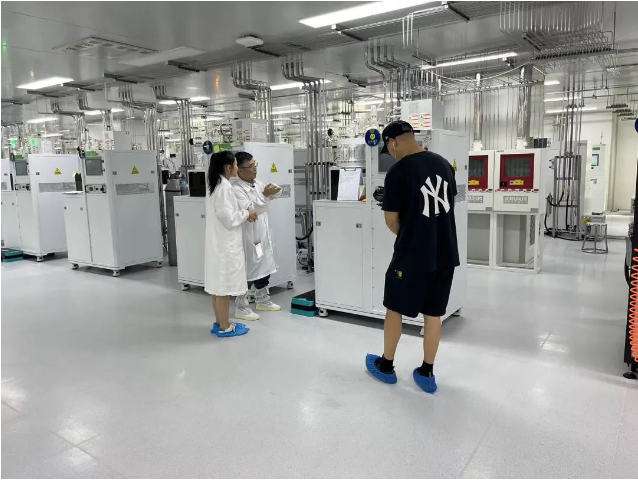 央视财经记者来嘉兴沃尔德进行采访
