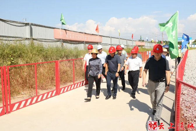 通城县领导调研研磨产业回归创业（孵化）园建设工作