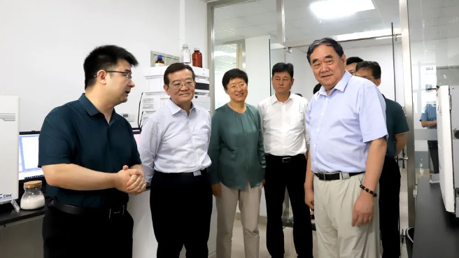 中央统战部副部长、全国工商联党组书记、常务副主席徐乐江一行调研圣泉集团