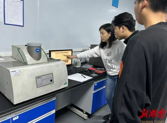 为中国“芯”贡献青春力量！湖南高职学子自主研发国产芯片散热材料