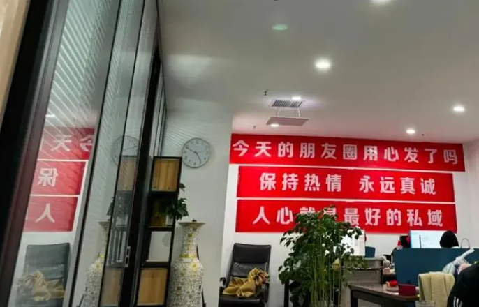 钻石卖成“白菜价”，顾客开口就要10克拉！培育钻如何才能“恒久远”？