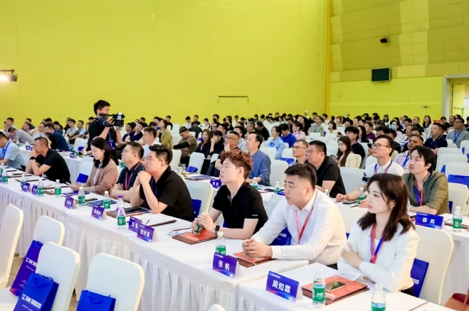 聚焦新质新生态 2024中国培育钻石产业峰会在郑州盛大开幕