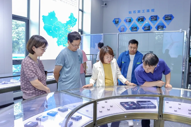 河南省标准化和质量研究院、荥阳市市场监督管理局调研郑州华晶标准体系建设工作