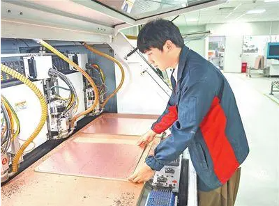 “导热先锋”为电路板“降温”